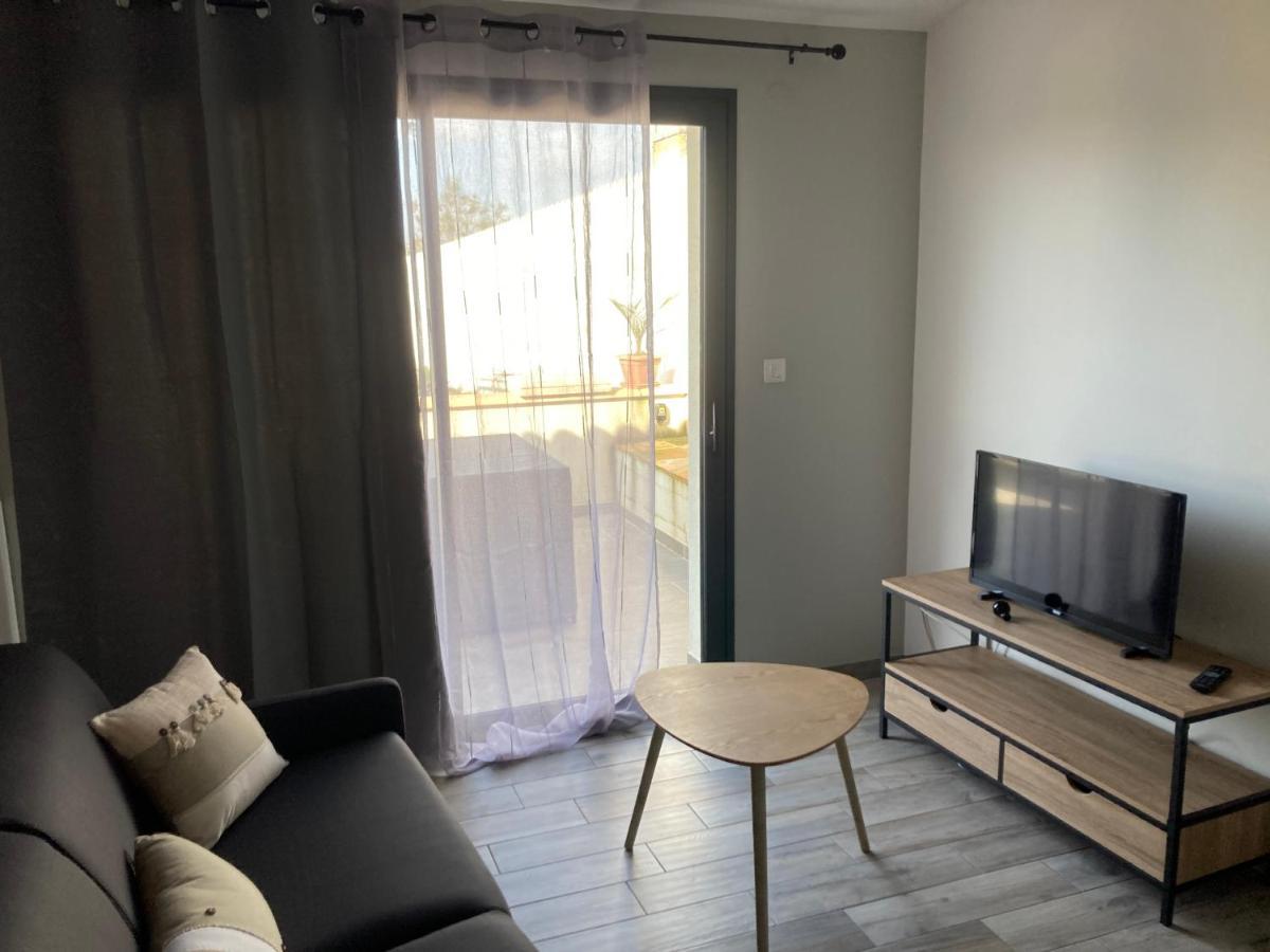 Studio Meuble Du Bourg Puymiclan 외부 사진
